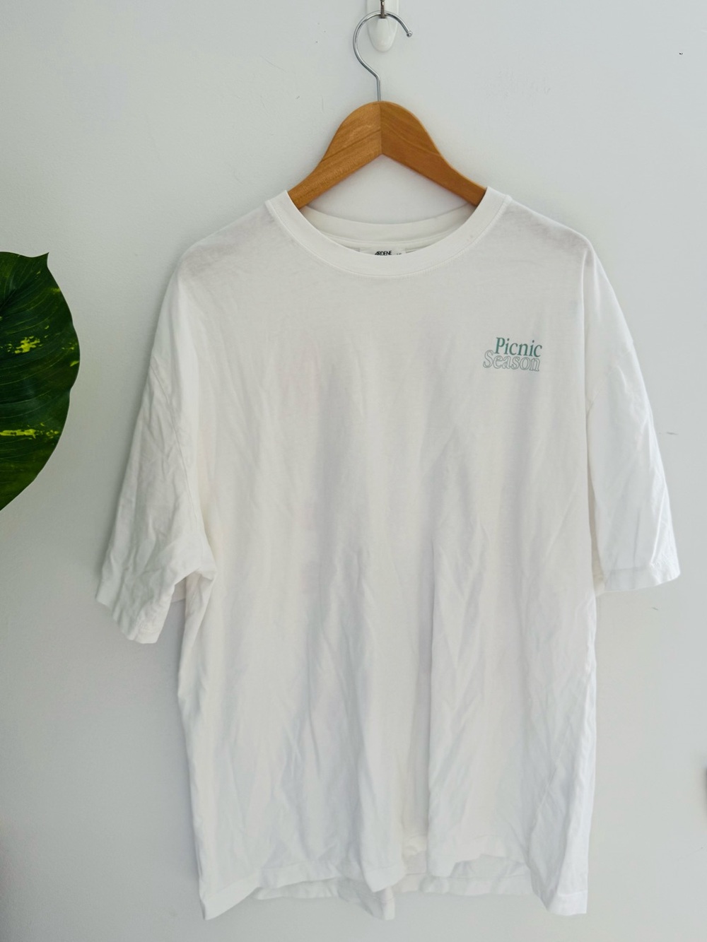 ARDENE | White Graphic Tee Size Large